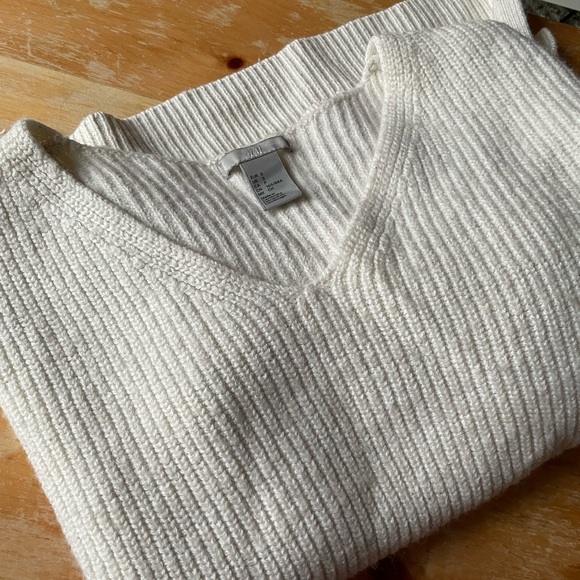 H&M women’s white knit sweater - Picture 1 of 6